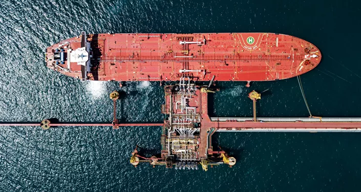 ناقلة نفط في مجمع شيسخاريس للترانزيت في إقليم كراسنودار الروسية ناقلة نفط في مجمع شيسخاريس للترانزيت في إقليم كراسنودار الروسية