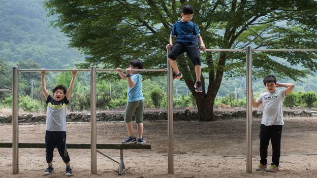 109627899_gettyimages-543106236 أطفال يلعبون في كوريا الجنوبية