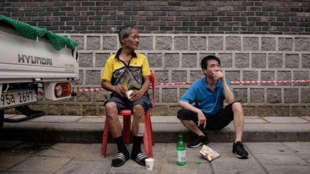 109627905_gettyimages-1169762152 مسن وشاب في كوريا الجنوبية