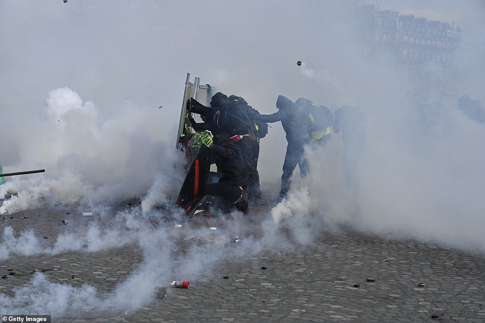 11077828-6816815-potesters_setup_a_barricade_during_a_demonstration_in_paris_fran-a-93_1552752422391 Potesters setup a barricade demonstration in Paris, France on March 17, 2019. (Photo by Mustafa Yalçn/Anadolu Agency/Getty Images)