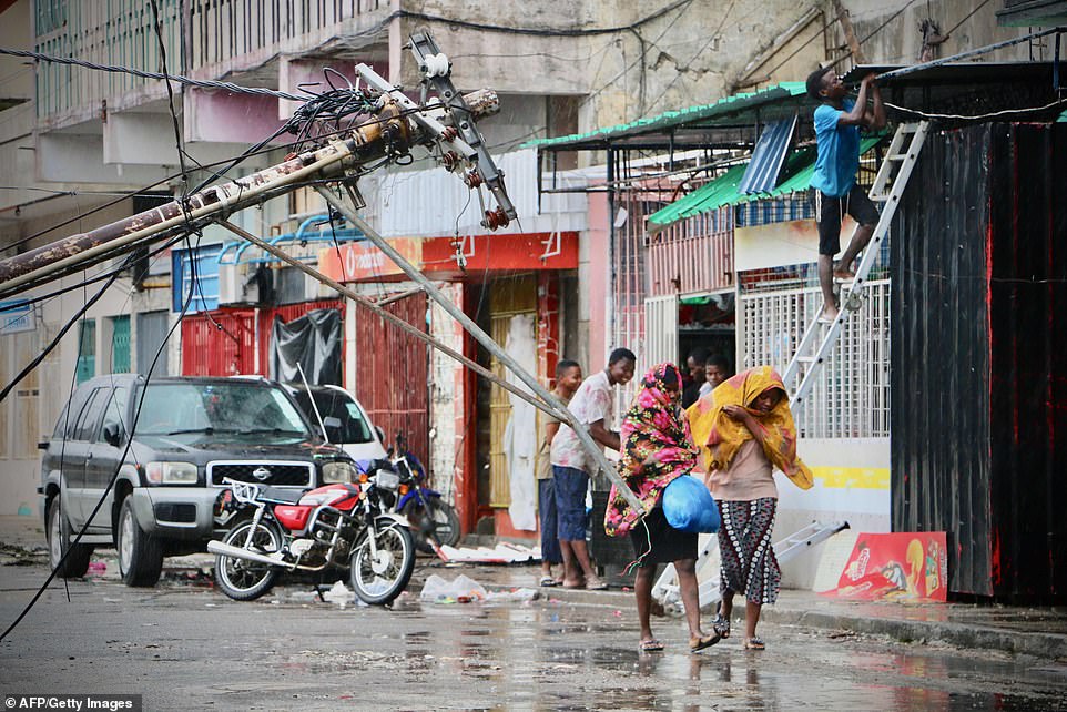 11142912-6822597-shelter_residents_are_seen_protecting_themselves_from_the_rain_i-a-3_1552931810487 Shelter: Residents are seen protecting themselves from the rain in the aftermath of cyclone Idai's devastating progress through Beira, Mozambique