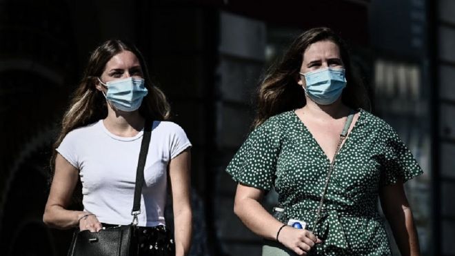 سيدتان في فرنسا