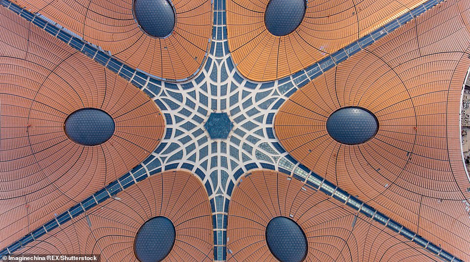 15479760-7200627-the_air_traffic_control_tower_is_equipped_with_a_state_of_the_ar-m-191_1561986940285 The air traffic control tower is equipped with a state-of-the-art guiding system which could automatically identify potential collisions between aircraft on the aprons and the runways, according to Northern China Air Traffic Control Bureau