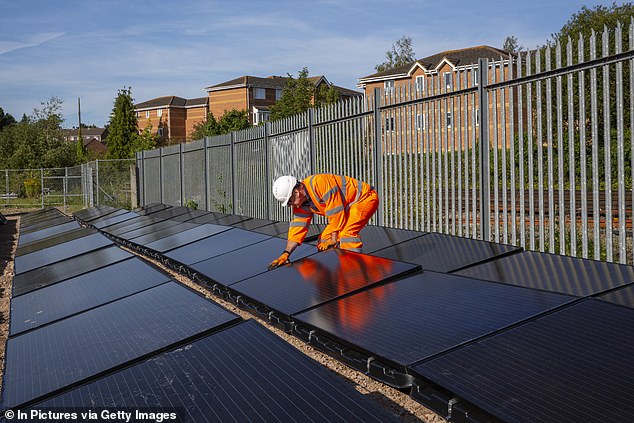 17606968-7386981-image-a-14_1566558641856 Today, a stretch of track near Aldershot was receiving 30kW from a nearby solar farm made of 100 individual panels