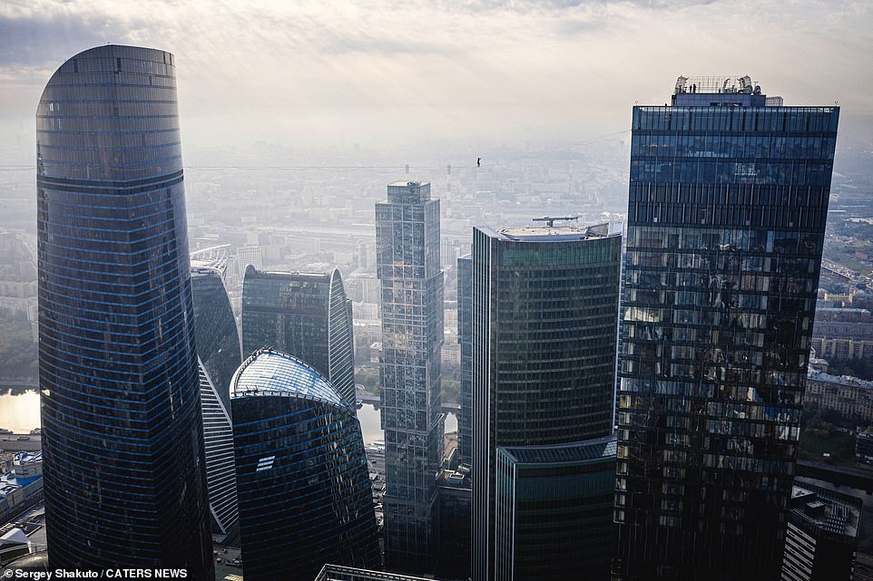 18337152-7451443-image-a-42_1568193784718 Seven high line walkers were watched by Guinness World Record officials as they attempted to beat the previous record which was held by Alexander Schulz who walked 700ft at 810ft over Mexico City in 2016