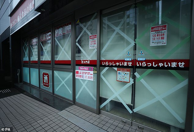 19624904-7565683-image-a-31_1570882260205 Hagibis was advancing northwestward with maximum sustained winds of 162 kilometers per hour on Saturday