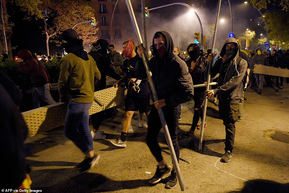 19813590-0-image-a-82_1571269906798 Masked protesters make barricades during a demonstration called by the local Republic Defence Committees (CDR) in Barcelona on October 16