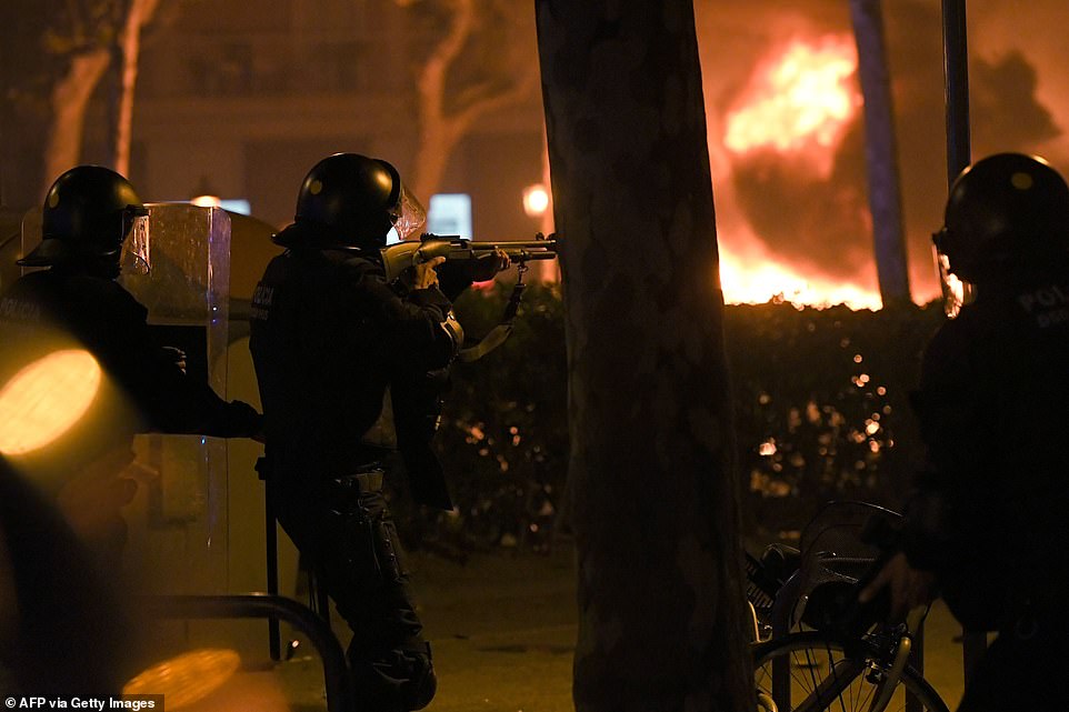 19813608-0-image-a-79_1571269883888 Catalan anti-riot police officers fight protesters. Clashes erupted in Barcelona late today after thousands rallied for a huge protest in the city centre as Spain's Prime Minister Pedro Sanchez made a direct appeal to the Catalan president to condemn the violence