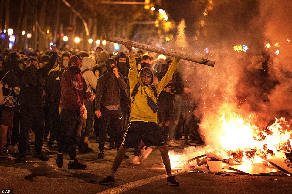 19815256-7581995-image-a-141_1571272355213 Protesters make barricades in the street during violent clashes with police in Barcelona, Spain late on Wednesday night