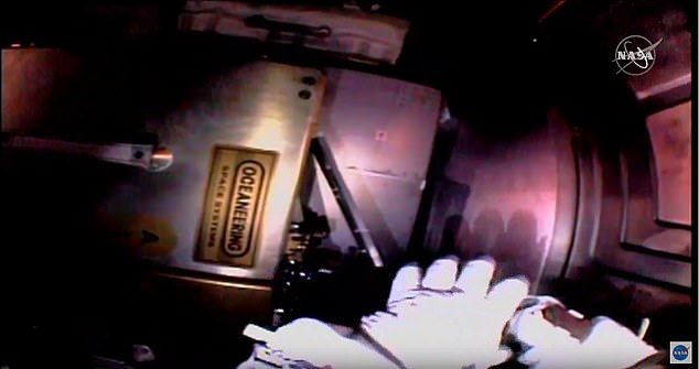 19882512-7588111-image-a-23_1571400247254 Jessica Meir's helmet cam as she moved along the ISS to the work station