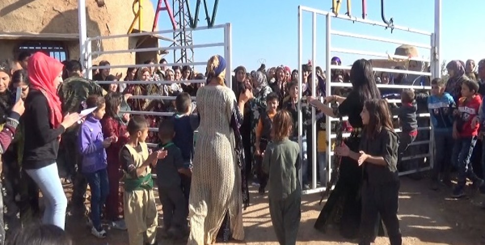 20181125-225032-d985d8b5d986d8b9-d8a7d984d8b5d98ad8baderbasea-vekrna-gond-jin-war-281294c18f3-image نتيجة بحث الصور عن افتتاح قرية كردية.. للنساء فقط