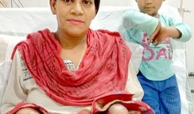 26761084-8183575-image-a-1_1585900863507-634x375-2 إطلاق اسم “كورونا” و”كوفيد” على مولودين في الهند