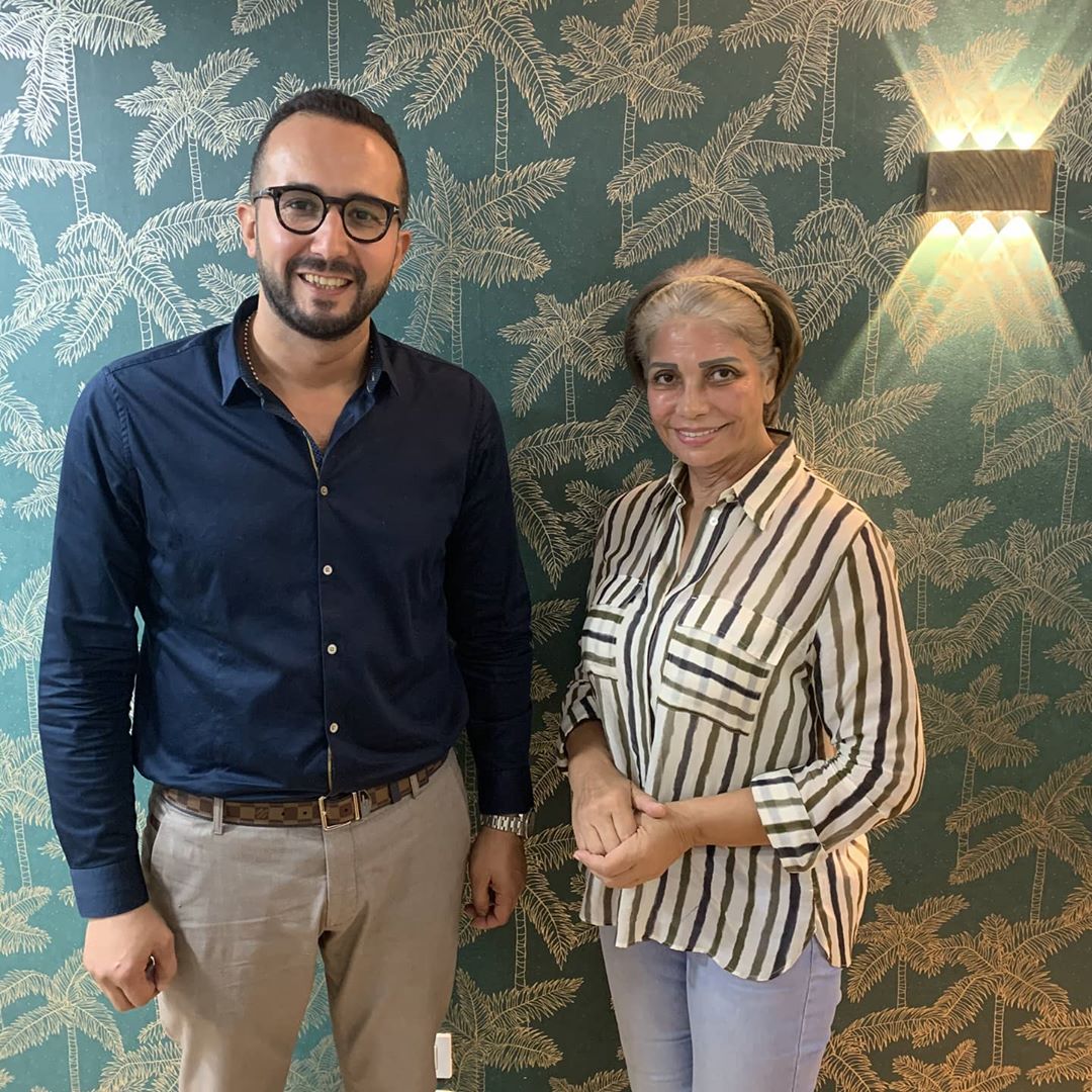 2_47 سوسن بدر برفقة طبيب التجميل