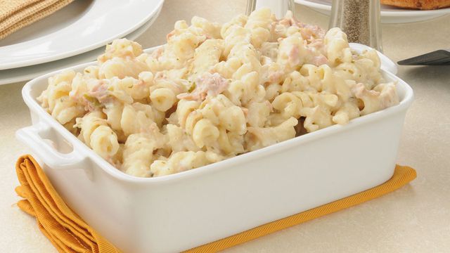 مكرونة بالتونة والصوص الابيض