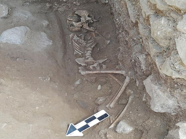 3926eaf4e2a59f299742707981f6f0ad العثور على هيكل عظمي لطفل مصاص للدماء