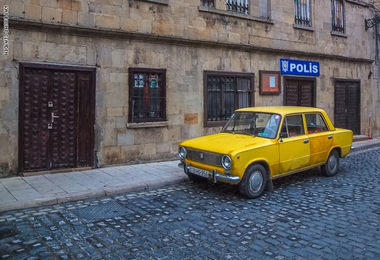 حب صمد أمام الزمن.. ما سبب هوس هذه البلاد بسيارات الحقبة السوفييتية إلى الآن؟ حب صمد أمام الزمن.. ما سبب هوس هذه البلاد بسيارات الحقبة السوفييتية إلى الآن؟