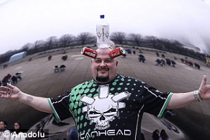 3eb5569800000578-0-image-a-33_1490727518000 Specialists have suggested that the ability stems from his higher than average body temperature, 100 degrees Fahrenheit, which causes his skin pores to act like suction cups