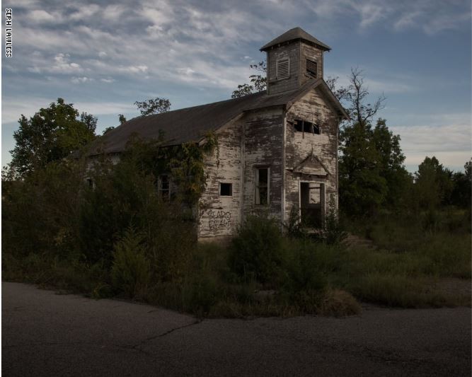 عدسات مصورين تلتقط صوراً "لمدن الأشباح" عدسات مصورين تلتقط صوراً "لمدن الأشباح"