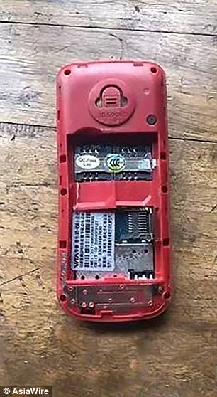The exploded phone is model VT-V59 of Hua Tong mobile, a China-made phone company