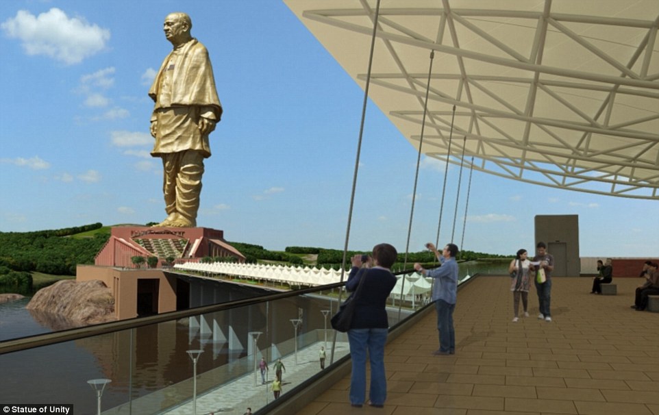 Adjacent to the attraction will be a three-star 128-room hotel, with restaurant and conference facilities
