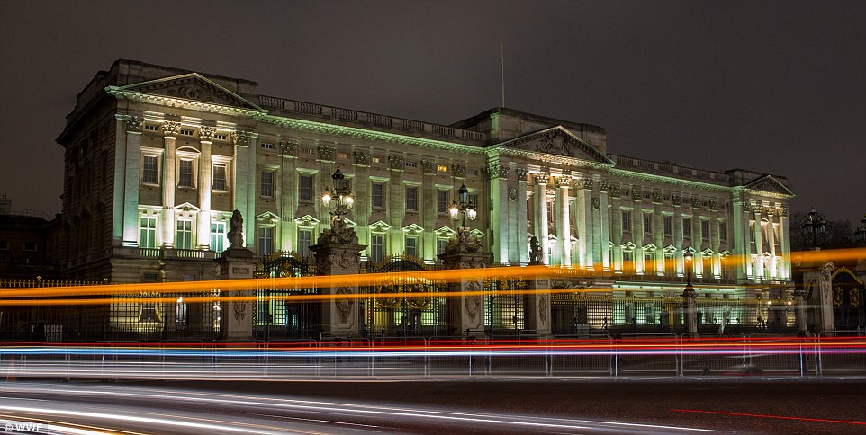  Buckingham Palace: Lights on