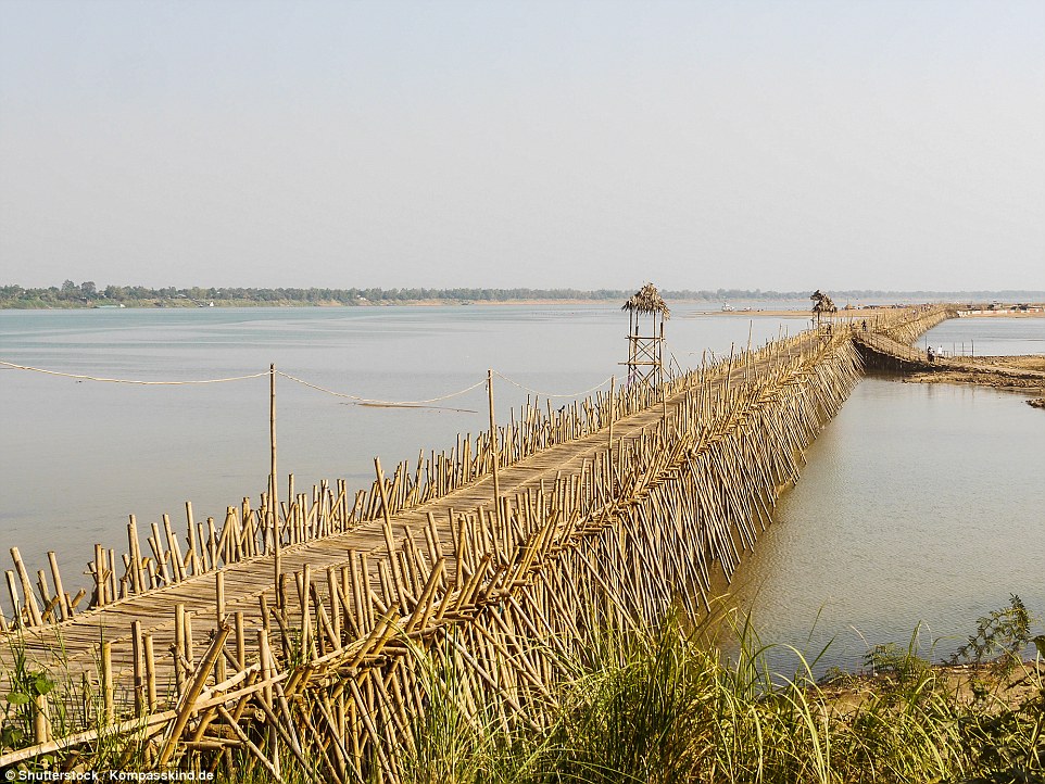 4eca46a000000578-6023301-image-a-20_1533298221960 Just before the rainy season, locals dismantle the bridge and store all of the bamboo before the river becomes flooded
