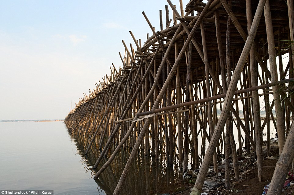 4eca46b000000578-6023301-image-a-15_1533298193066 The building of the bamboo bridge has taken place annually for decades and was only missed during the civil war
