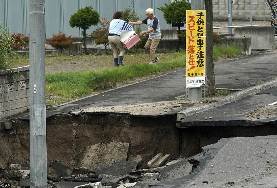 4fdcaf4900000578-6145357-image-a-21_1536396025441 Residents bring out their belongings from an earthquake-damaged house in Kiyota ward of Sapporo, Hokkaido, northern Japan, on Saturday, September 8, 2018