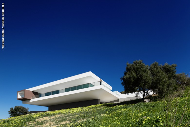 كيف تجربة العيش فيها؟ تعرّف إلى 8 منازل بُنيت في أماكن "مستحيلة" كيف تجربة العيش فيها؟ تعرّف إلى 8 منازل بُنيت في أماكن "مستحيلة"