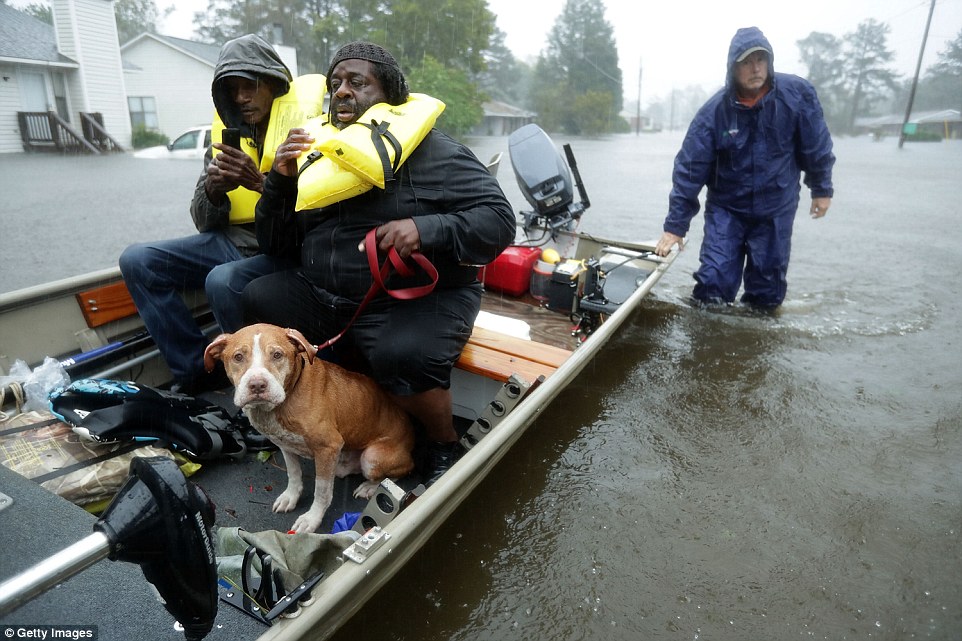 502f816400000578-0-image-a-23_1536975788383 Volunteers from all over North Carolina help rescue residents and their pets from their flooded homes in New Bern