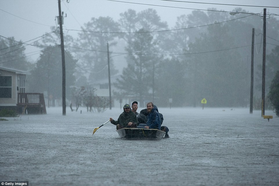 502f97fa00000578-6170371-volunteer_rescuers_are_seen_navigating_the_flooded_streets_of_ne-a-33_1536984261257 Volunteer rescuers are seen navigating the flooded streets of New Bern, where hundreds remained despite evacuation orders