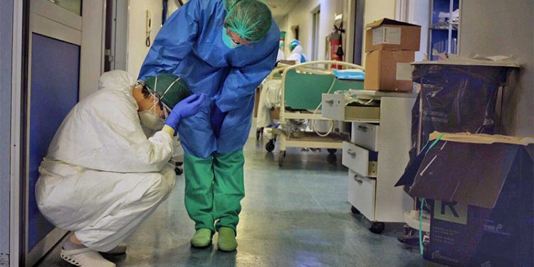 5555522-750x375-2 “يوم حزين” في إيطاليا.. وتغليظ عقوبة مخالفي “أوامر كورونا”