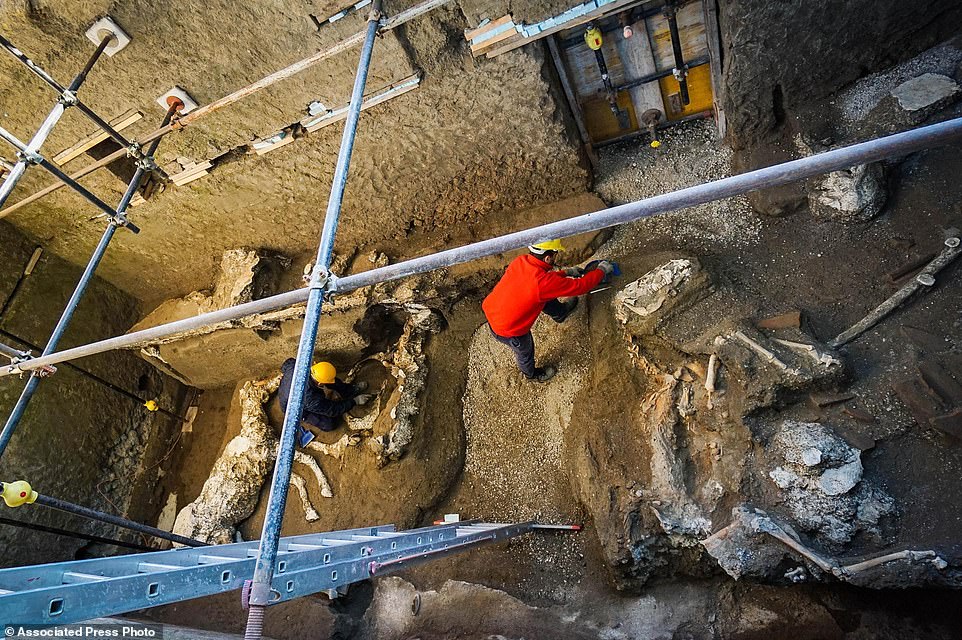  The volcanic eruption of Mount Vesuvius destroyed flourishing Pompeii and Herculaneum, near present-day Naples, in 79 AD