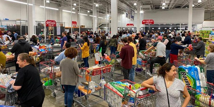 78887-750x375-2 بالصور.. “هجوم أميركي” على متاجر البقالة