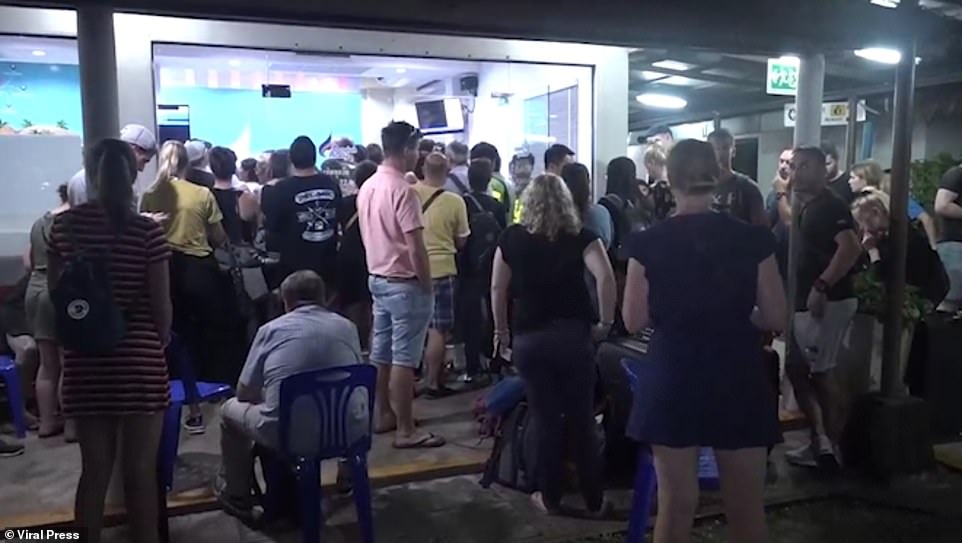 8118574-6556803-queuing_up_tourists_at_koh_samui_airport_wait_in_line_at_the_tic-a-40_1546593450851 Queuing up: Tourists at Koh Samui airport wait in line at the ticket office for advice