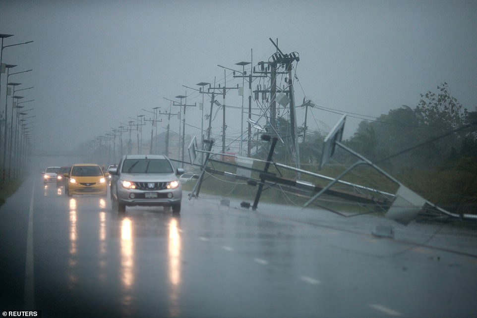 8119266-6556803-stormy_cars_and_fallen_electricity_poles_are_seen_along_a_road_i-a-37_1546593450782 Stormy: Cars and fallen electricity poles are seen along a road in the southern province of Nakhon Si Thammarat