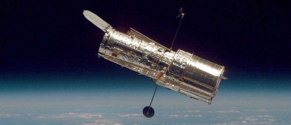 9999-3 ناسا.. تلتقط صورة مذهلة لمجرة انقسمت جزئين وسط النجوم