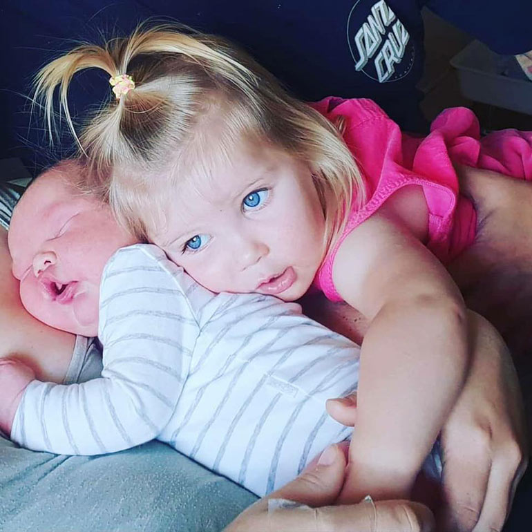 big-baby-parker-bell-with-sister big baby born in nsw