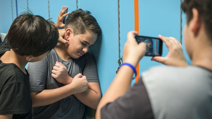 طبابة نت - الآثار السلبية للتنمّر على المدى القصير