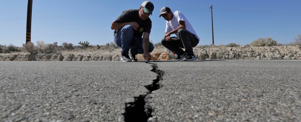california-earthquake-crack-in-road-2019_1024 main article image