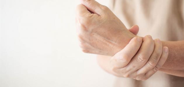 أسباب تنميل الجسم أسباب تنميل الجسم