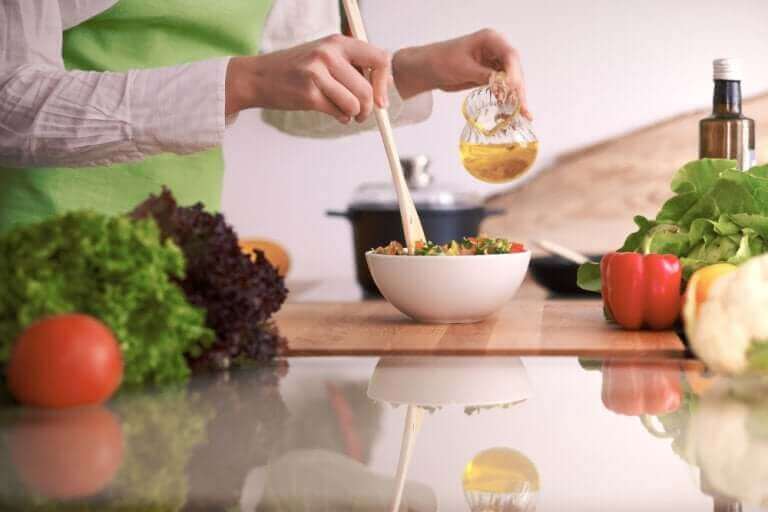 d8b3d98ad8afd8a9-d8aad8add8b6d8b1-d8b3d984d8b7d8a9 سيدة تحضر سلطة