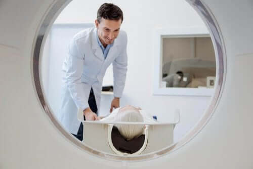 d8b3d98ad8afd8a9-d8b9d984d989-d988d8b4d983-d8a3d986-d8aad8aed8b6d8b9-d984d8a3d8b4d8b9d8a9-d8b9d984d989-d8a7d984d8abd8afd98a-d8b3d8b1d8b7d8a7d986-d8a7d984d8abd8afd98a سيدة على وشك أن تخضع لأشعة على الثدي - سرطان الثدي