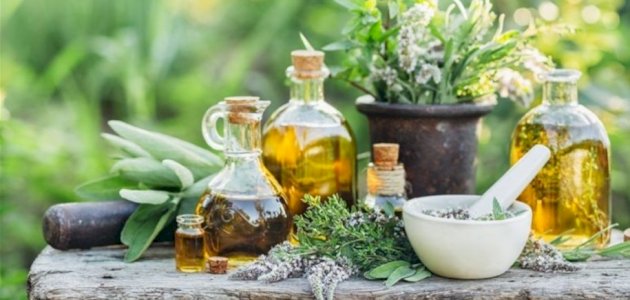 علاج التهاب الحنجرة والحبال الصوتية بالأعشاب: الحقائق والخرافات