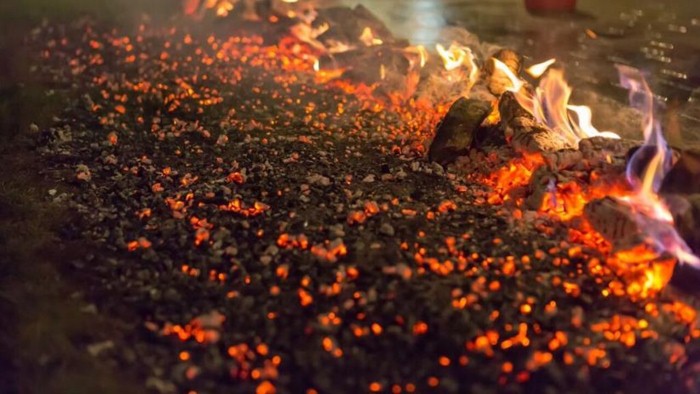 d985d8b4d98a-d8b9d984d989-d8a7d984d986d8a7d8b1-2 مشي على النار