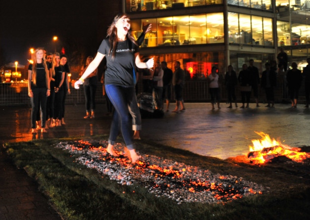 d985d8b4d98a-d8b9d984d989-d8a7d984d986d8a7d8b1-3 مشي على النار