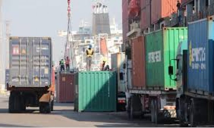 d9a1-37-730x438-2 العراق يخلي مواد شديدة “الخطورة” من أحد موانئ البصرة