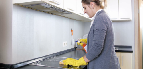 e72bb37741829cd1881cc13de8d32eca-1 التنظيف باستخدام المبيض قد يؤدي إلى انبعاث جزيئات طيّارة ضارّة