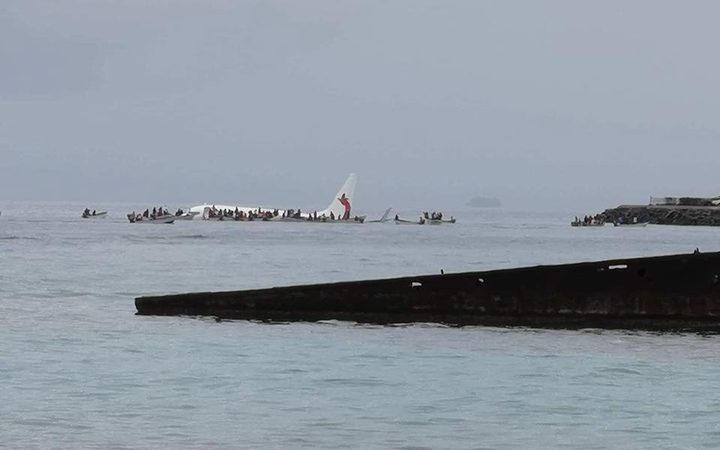 eight_col_chuuk_plabe نتيجة بحث الصور عن شاهد: لحظة هبوط طائرة بوينج في المحيط الهادئ