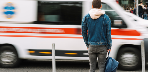 fcfb6a939b47cbf72632ecbd76c9b3f4-1 نقل مصابي كورونا داخل كبسولة مغلقة لمنع العدوى في دبي